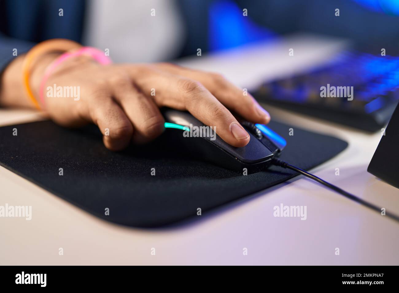 Gaming mouse man using hi-res stock photography and images - Alamy