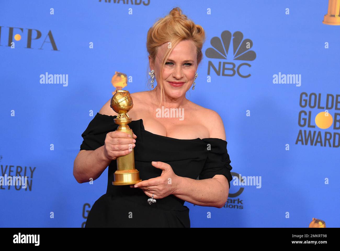 Patricia Arquette poses in the press room with the award for best