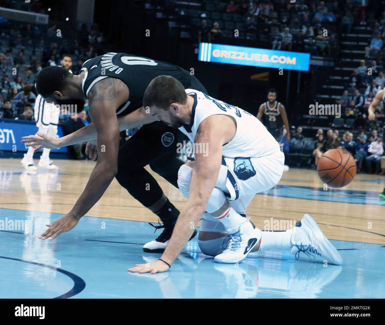 Detroit Pistons Andre Drummond (0) and Memphis Grizzlies Marc Gasol (33