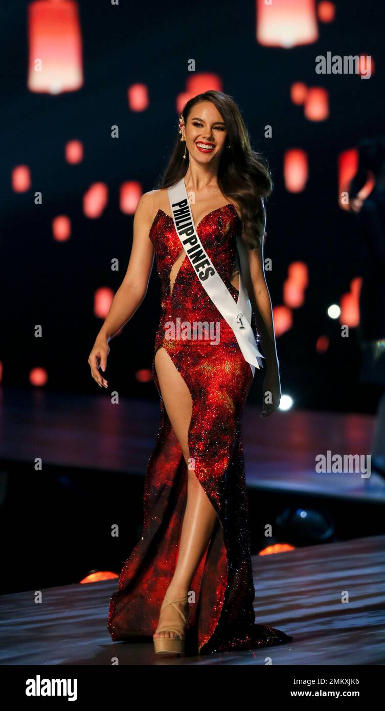Miss Philippines Catriona Gray presents her evening gown during the final  round of the 67th Miss Universe competition in Bangkok, Thailand, Monday,  Dec. 17, 2018.(AP Photo/Gemunu Amarasinghe Stock Photo - Alamy