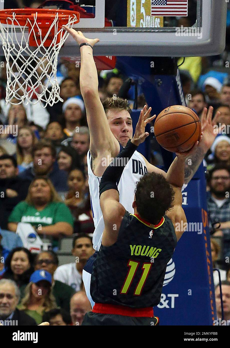 Dallas Mavericks forward Luka Doncic (77) goes to block a shot by ...