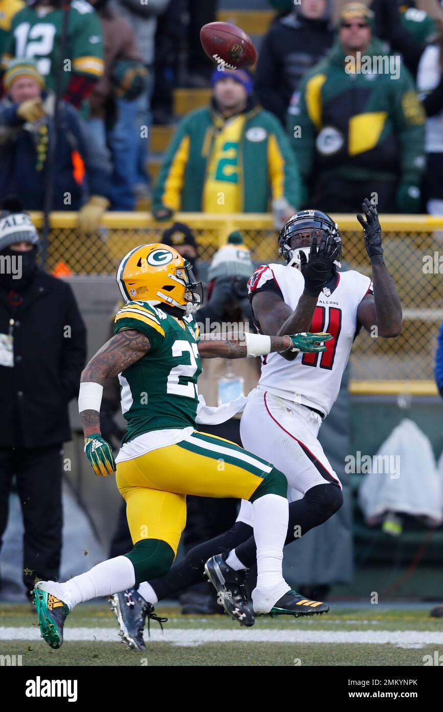 Atlanta Falcons wide receiver Julio Jones (11) catches a pass