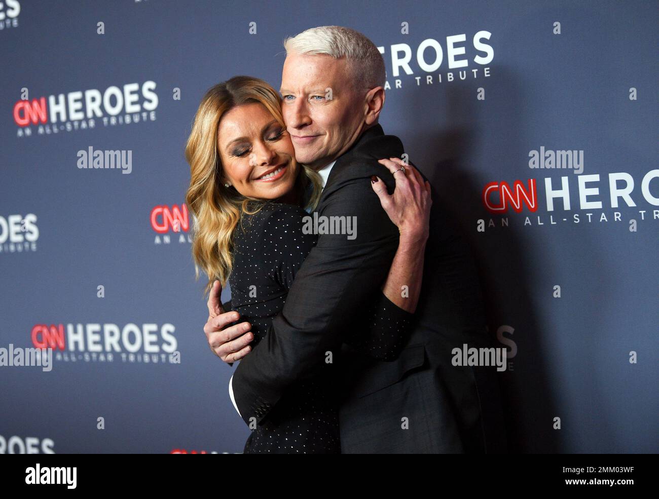 Kelly Ripa Cooper Co-hosts Kelly Ripa, left, and Anderson Cooper attend the 12th annual ...