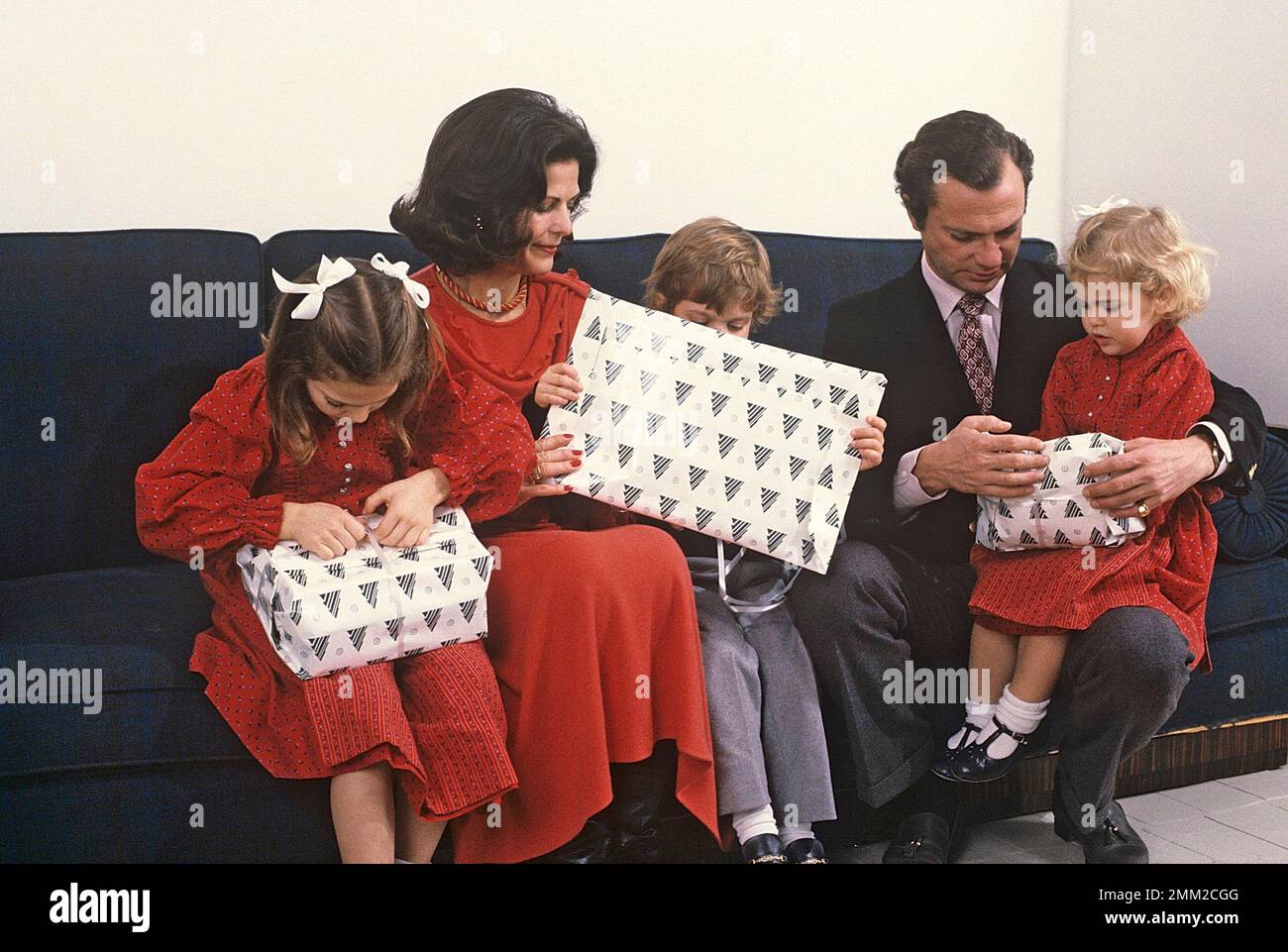 Carl XVI Gustaf, King of Sweden. Born 30 april 1946.  The King Carl XVI Gustaf, Queen Silvia their children, princess Madeleine, crown princess Victoria, prince Carl Philip, during the annual christmas photo session. Stock Photo