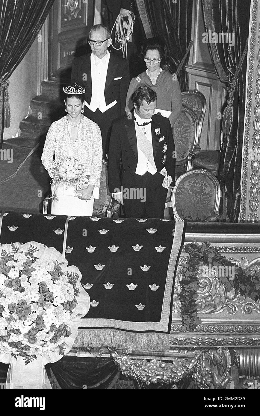 Wedding of Carl XVI Gustaf and Silvia Sommerlath. Carl XVI Gustaf, King of Sweden. Born 30 april 1946. Pictured in the evening the day before their wedding at a gala at the royal opera in Stockholm 18 june 1976. Silivas mother and father is sitting behind them, Walther and Alice Sommerlath.  ref BV36-7 Stock Photo