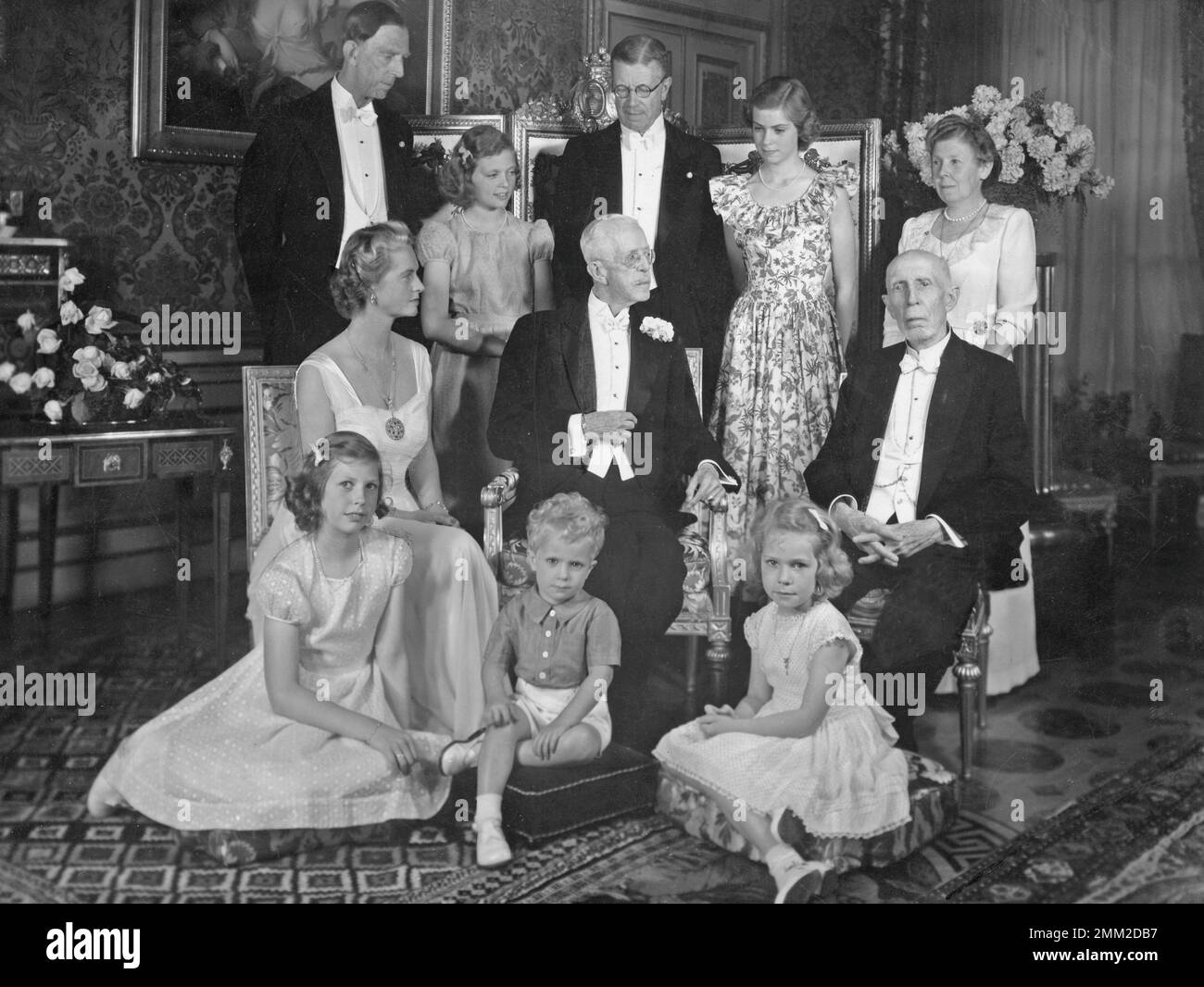 Carl XVI Gustaf, King of Sweden. Born 30 april 1946.  King King Gustaf the V, 1858-1950, in the middle. From left top row: Prince Wilhelm, Princess Birgitta, Crown Prince Gustaf Adolf, Princess Margaretha, Countess Maria Bernadotte. Princess Sibylla, Prince Oscar. Princess Désirée, Prince Carl Gustaf and Princess Christina Stock Photo