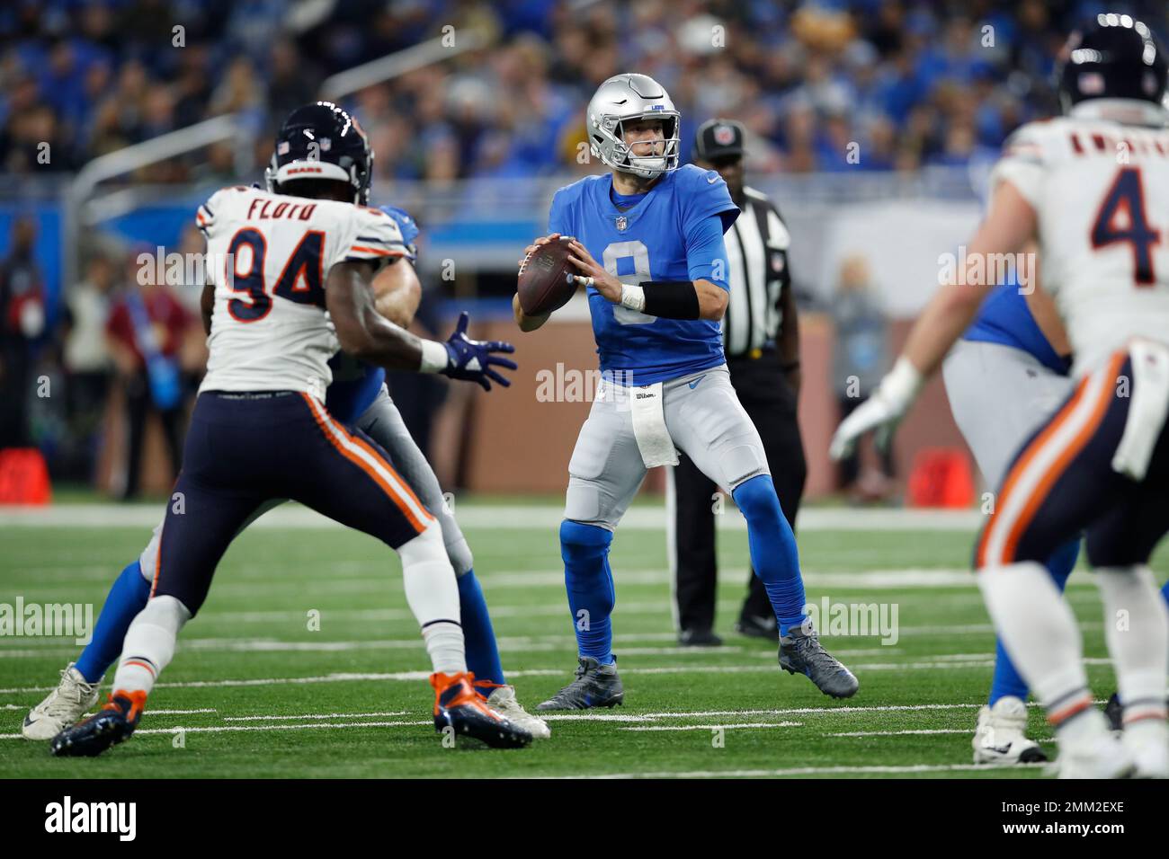 Detroit Lions Quarterback Matthew Stafford (9) Looks To Throw A Pass ...