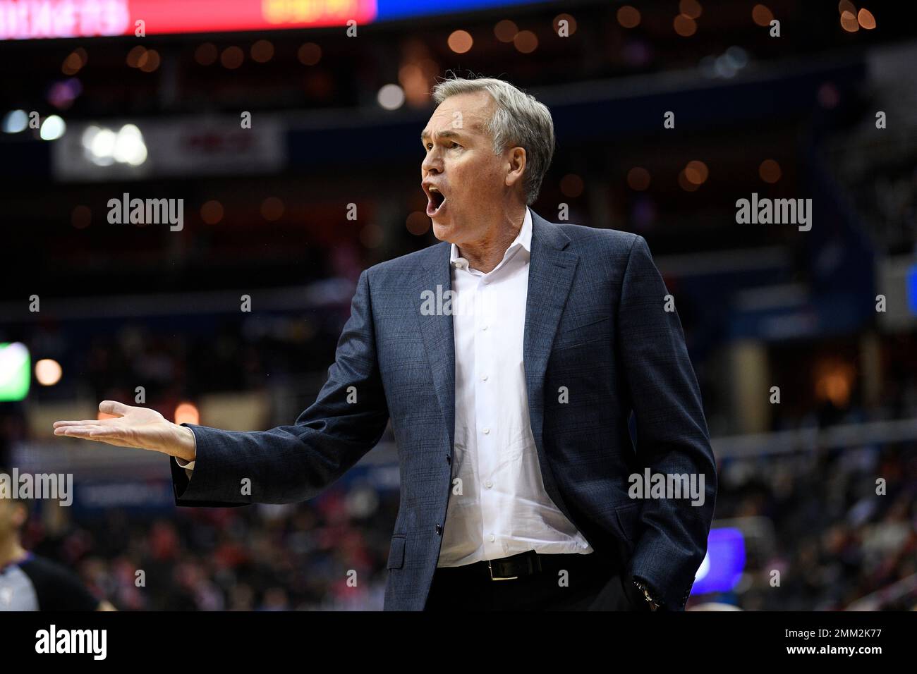 Houston Rockets head coach Mike D'Antoni gestures during the second ...