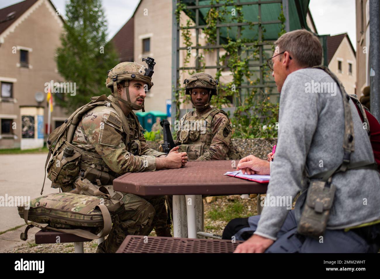 U.S. Army Soldiers assigned to the 18th Military Police Brigade ...