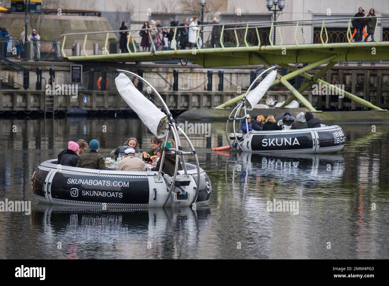 floating barbeque and party at Canary Wharf Stock Photo