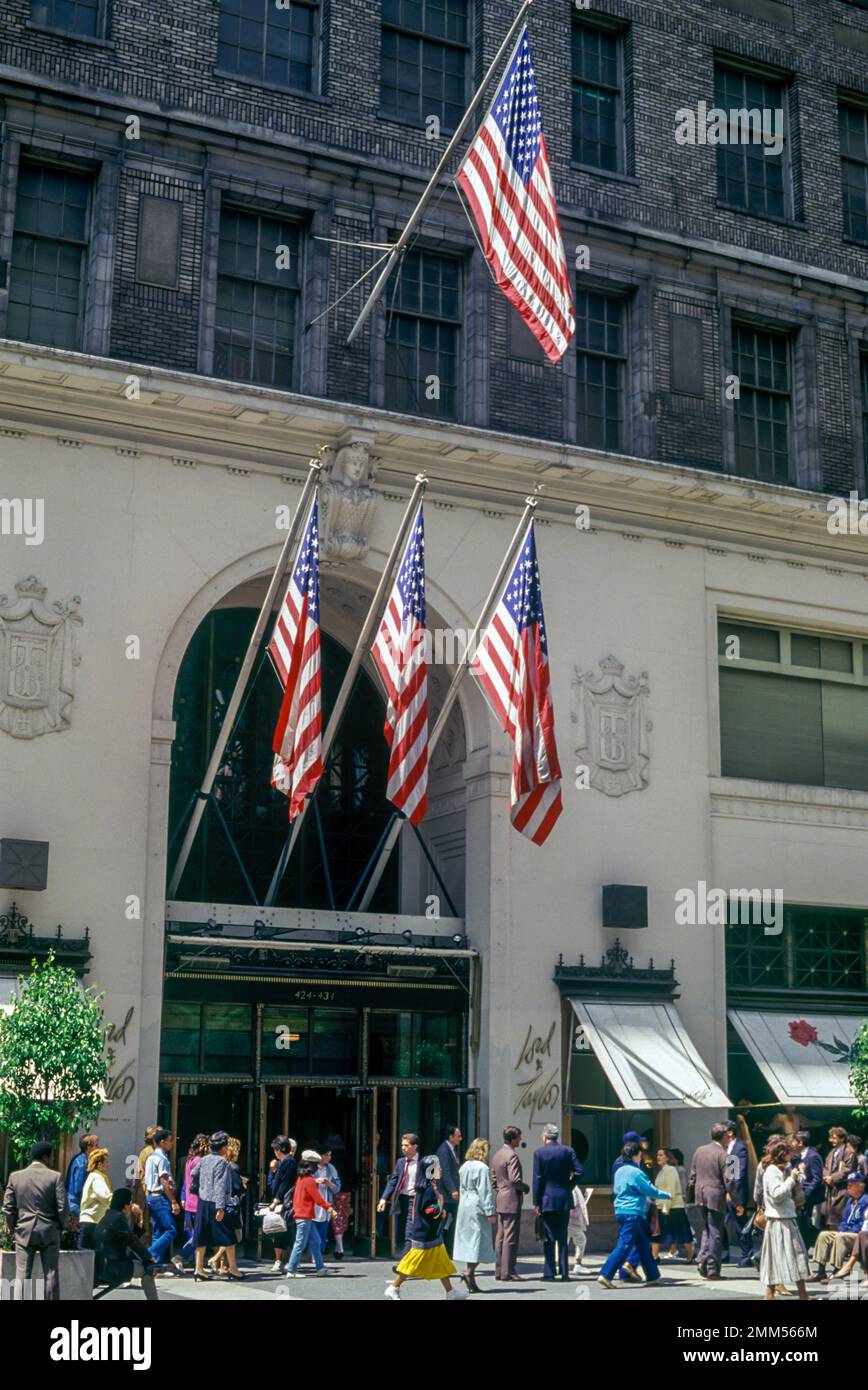 1987 HISTORICAL LORD & TAYLOR DEPARTMENT STORE FIFTH AVENUE MANHATTAN NEW YORK CITY USA Stock Photo