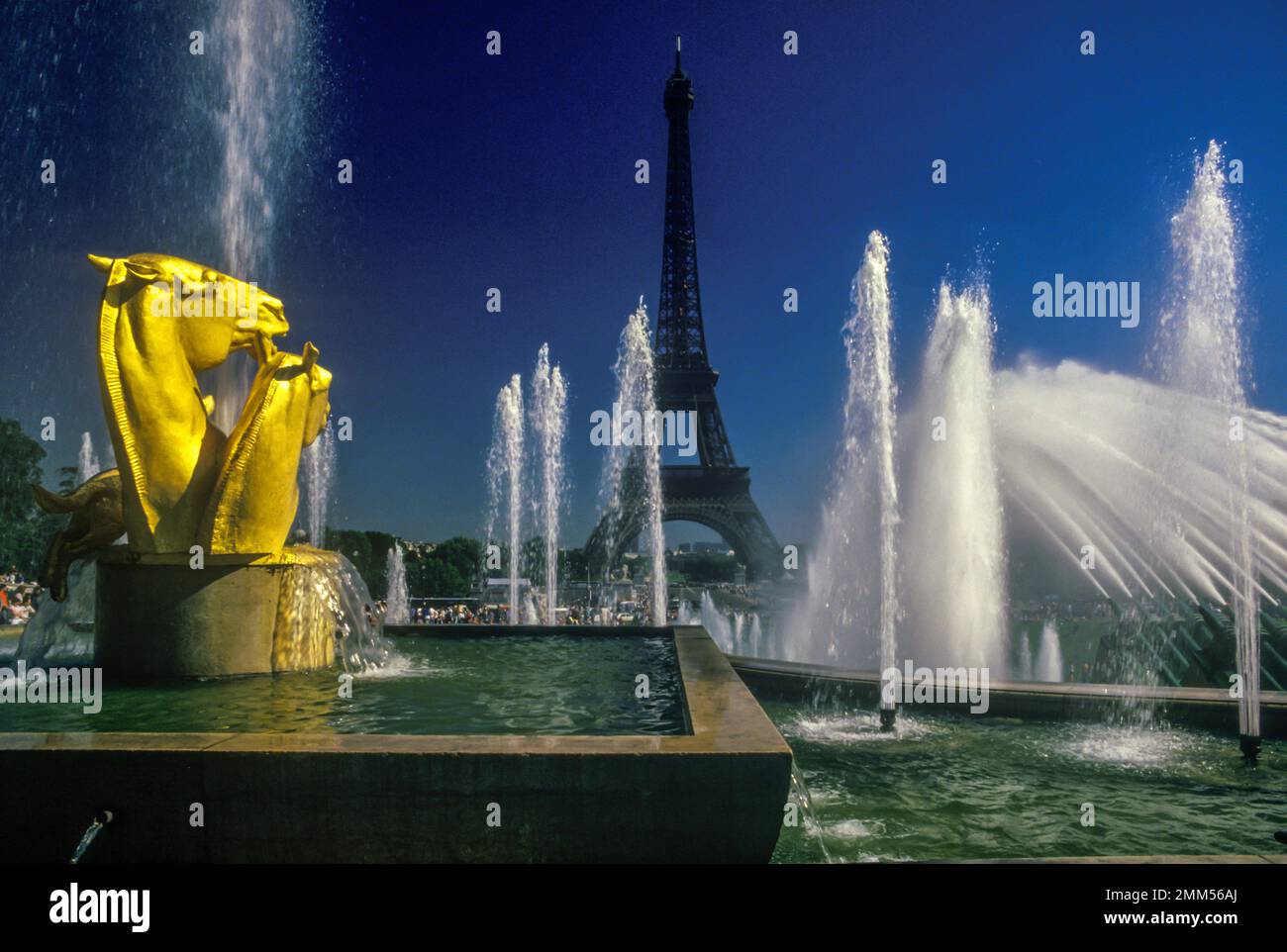 HORSES AND DOG SCULPTURE GUYOT 1937) VARSOVIE FOUNTAINS PLACE