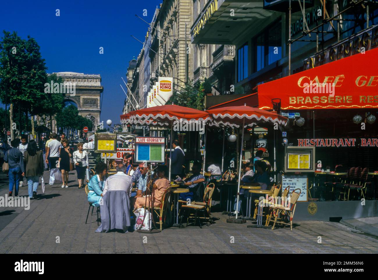 1987 HISTORICAL STREET SCENE OUTDOOR CAFE CHAMPS ELYSEES PARIS FRANCE Stock Photo