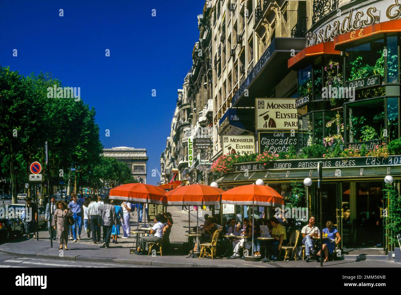 1987 HISTORICAL STREET SCENE CAFE CHAMPS ELYSEES PARIS FRANCE Stock Photo