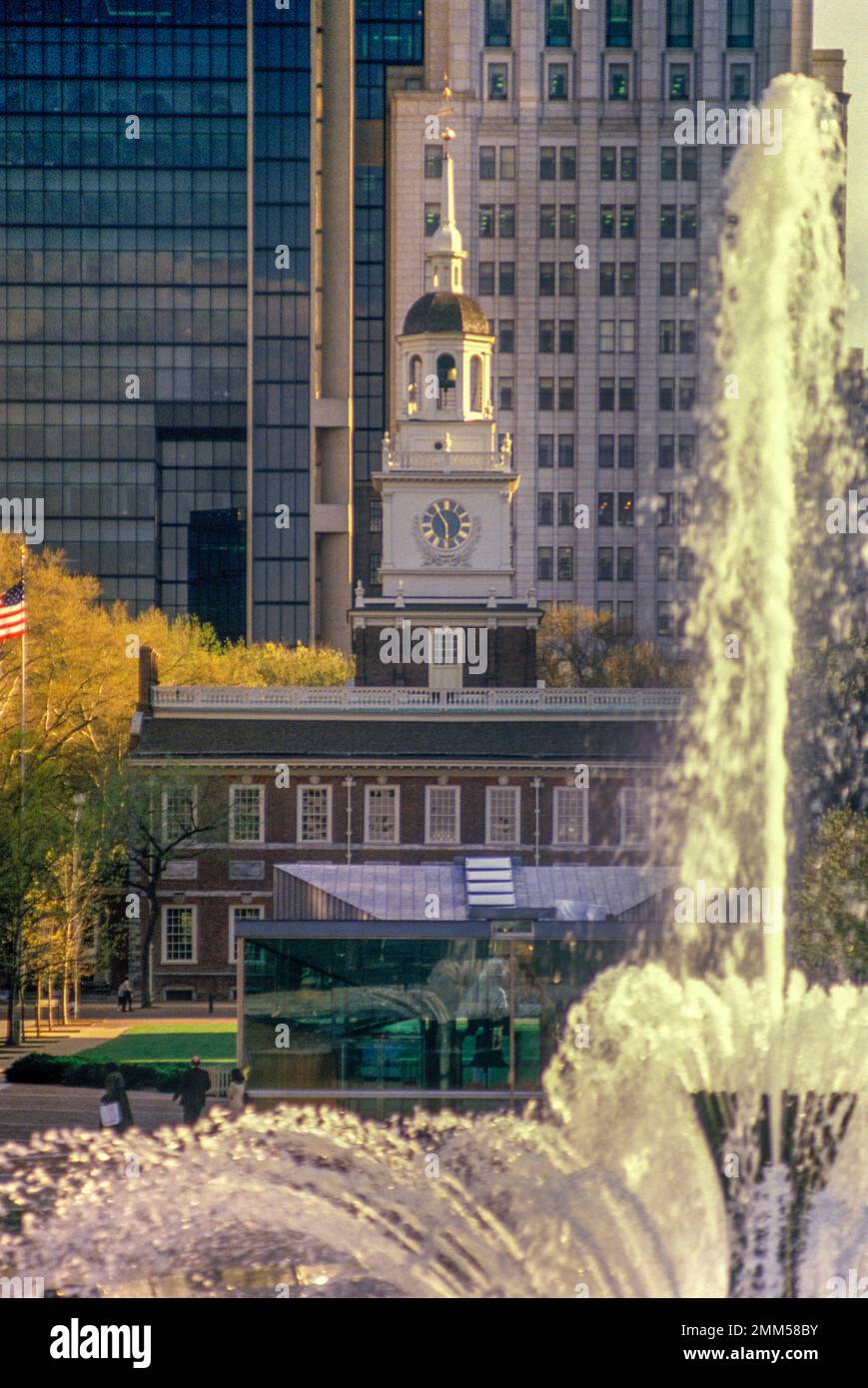 1988 HISTORICAL FOUNTAIN INDEPENDENCE HALL INDEPENDENCE MALL
