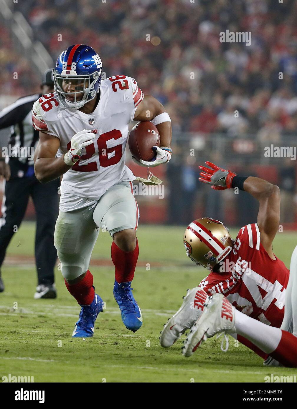 New York Giants running back Saquon Barkley (26) runs against the San