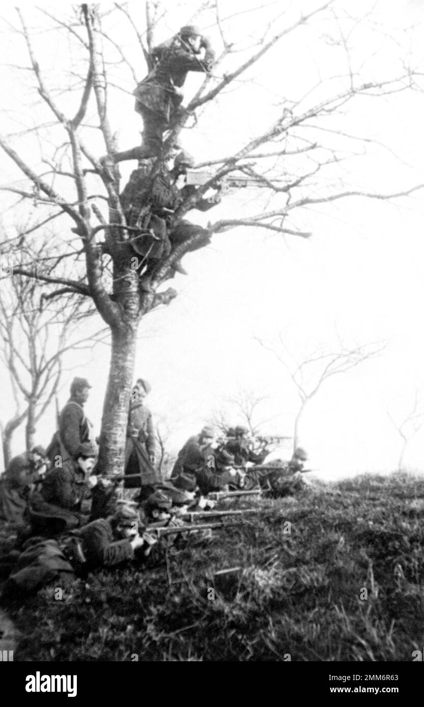 THIRTY FOUR OF ONE HUNDRED PHOTOS WORLD WAR ONE CENTENARY TIMELINE In