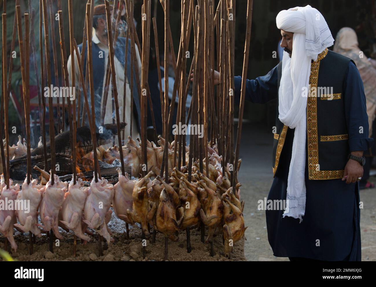 A Pakistani chef from Baluchistan province prepares famous traditional ...