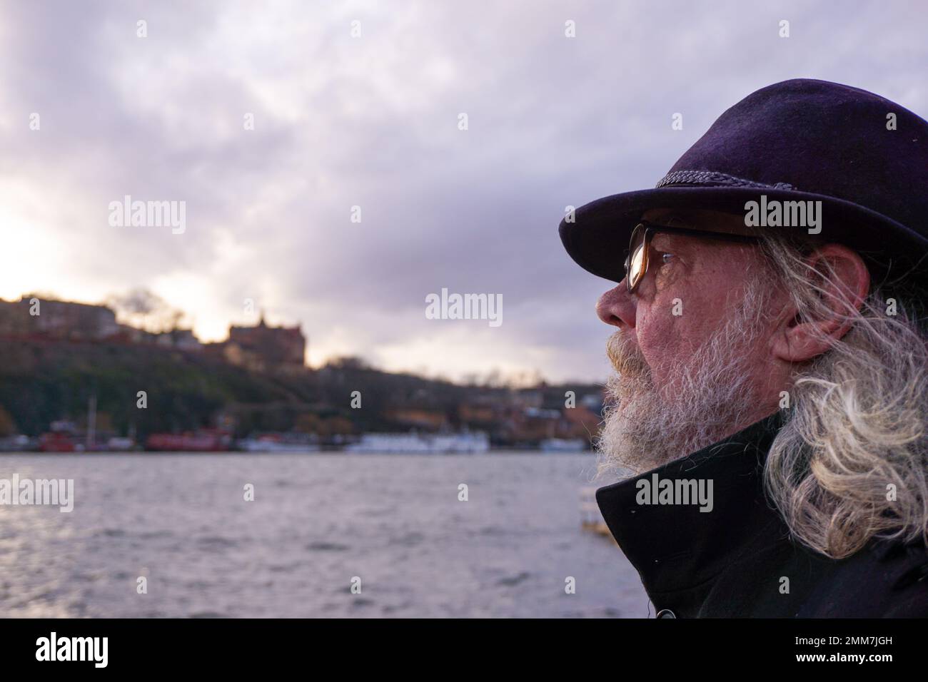 Side view of man wearing glasses against sea Stock Photo