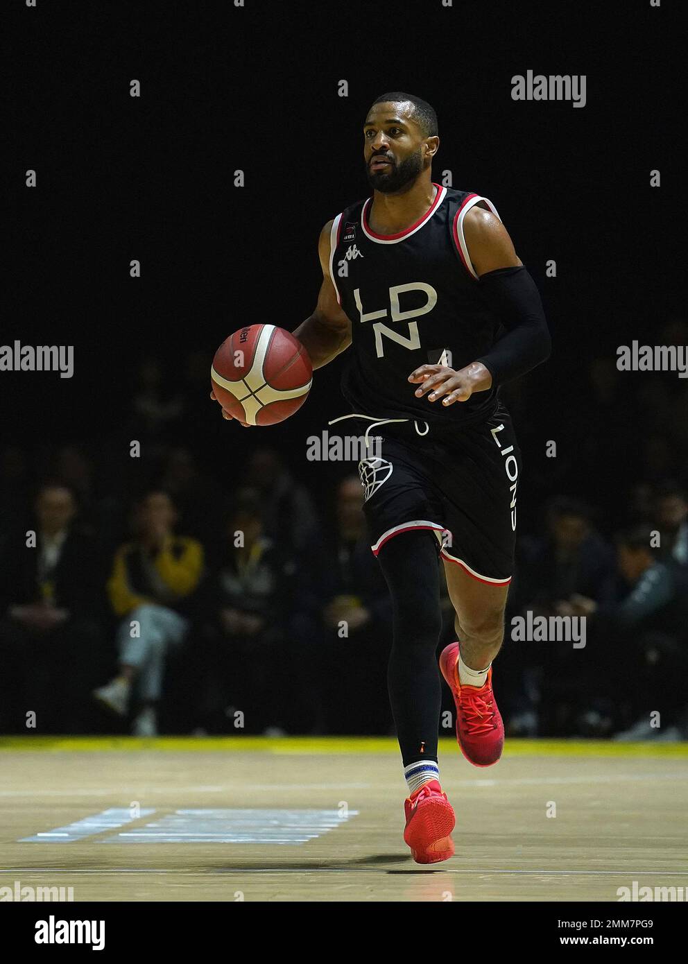 Basketball arena hi-res stock photography and images - Page 25 - Alamy