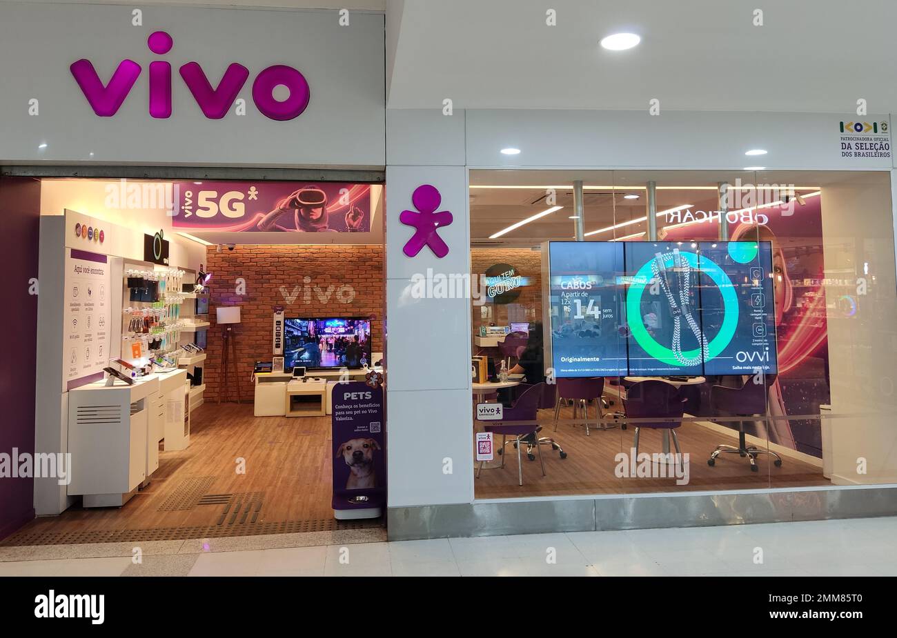Vivo logo seen on the façade of a store in Parque Shopping Prudente, in the city of Presidente Prudente, São Paulo. Stock Photo