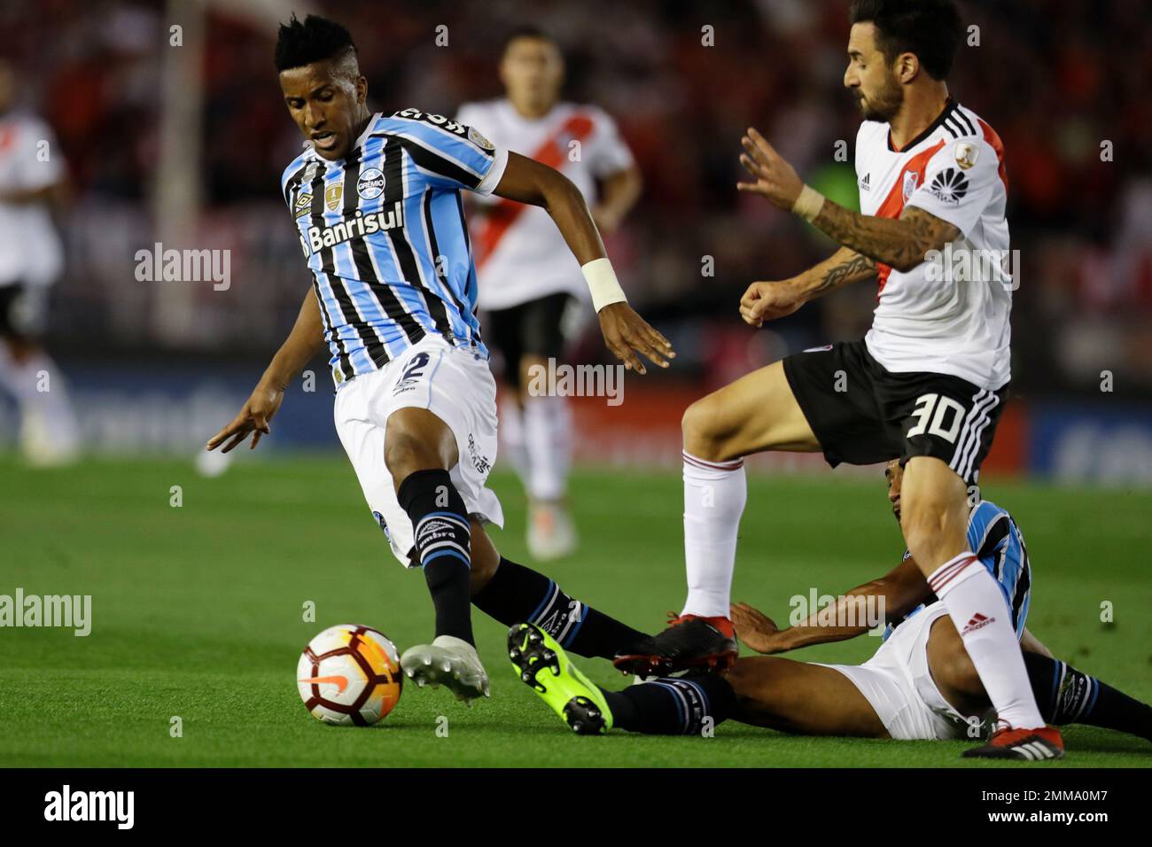 Ignacio Scocco of Argentina's River Plate, right, challenges Bruno Cortez of Brazil's Gremio during a Copa Libertadores semifinal first leg soccer match in Buenos Aires, Argentina, Tuesday, Oct. 23, 2018. (AP Photo/Natacha Pisarenko) Stock Photo