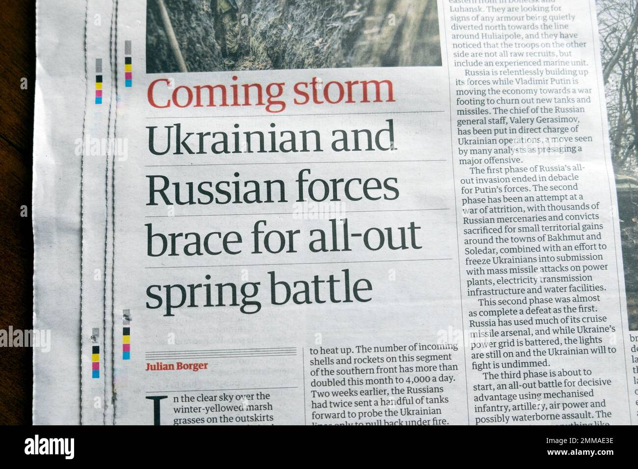 'Ukrainian and Russian forces brace for all-out spring battle' Guardian newspaper Russia Ukraine war article clipping 27th January 2023 London UK Stock Photo