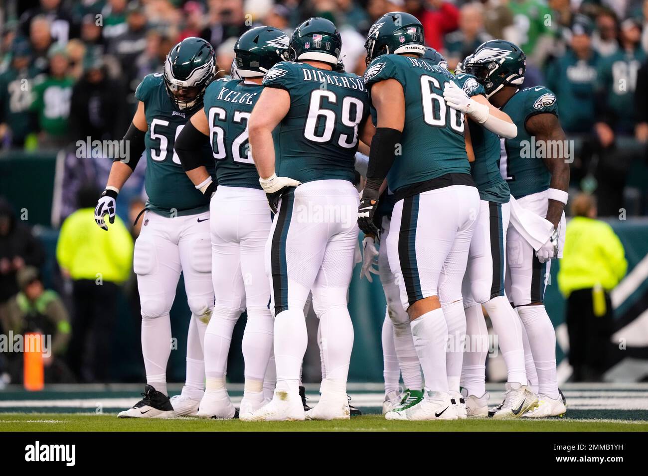 Philadelphia Eagles offensive players huddle during the first half