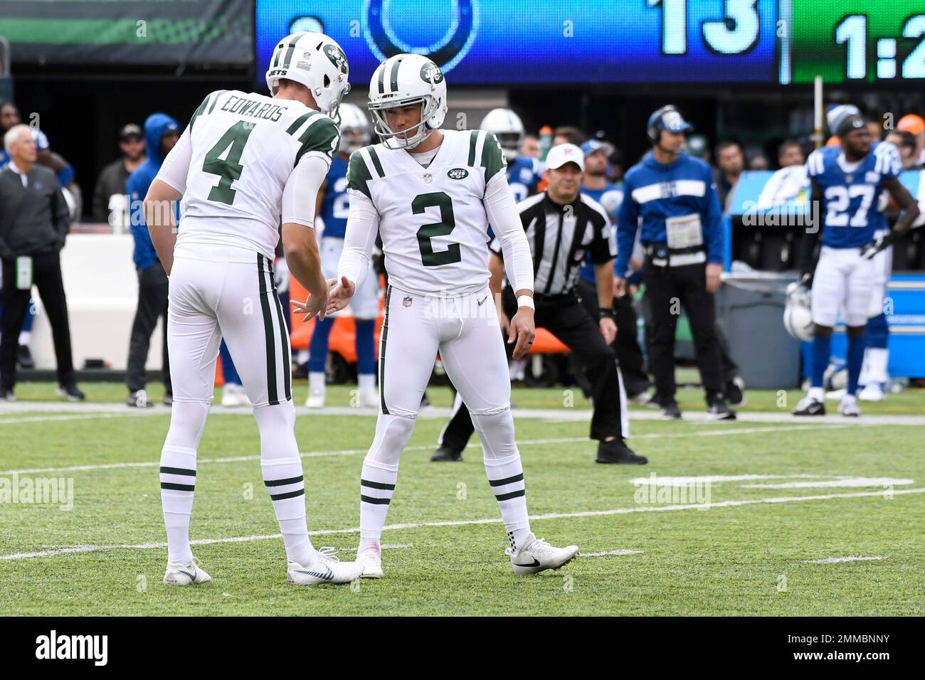 New York Jets kicker Jason Myers (2) is congratulated by Lac Edwards (4
