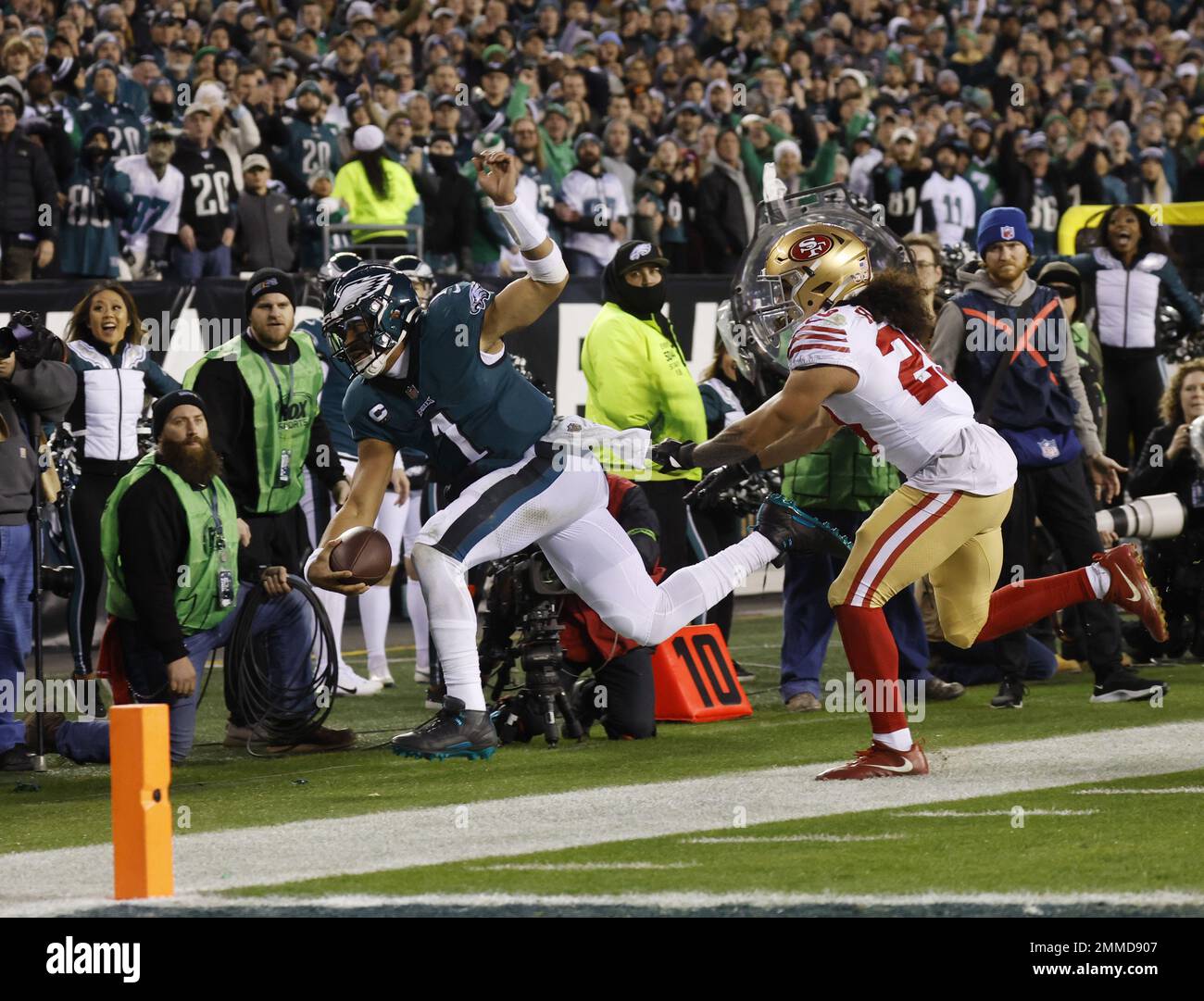 Philadelphia, United States. 28th Jan, 2023. San Francisco 49ers linebacker  Dre Greenlaw (57) tries to bring down Philadelphia Eagles running back  Boston Scott (35) after a reception in the second quarter in