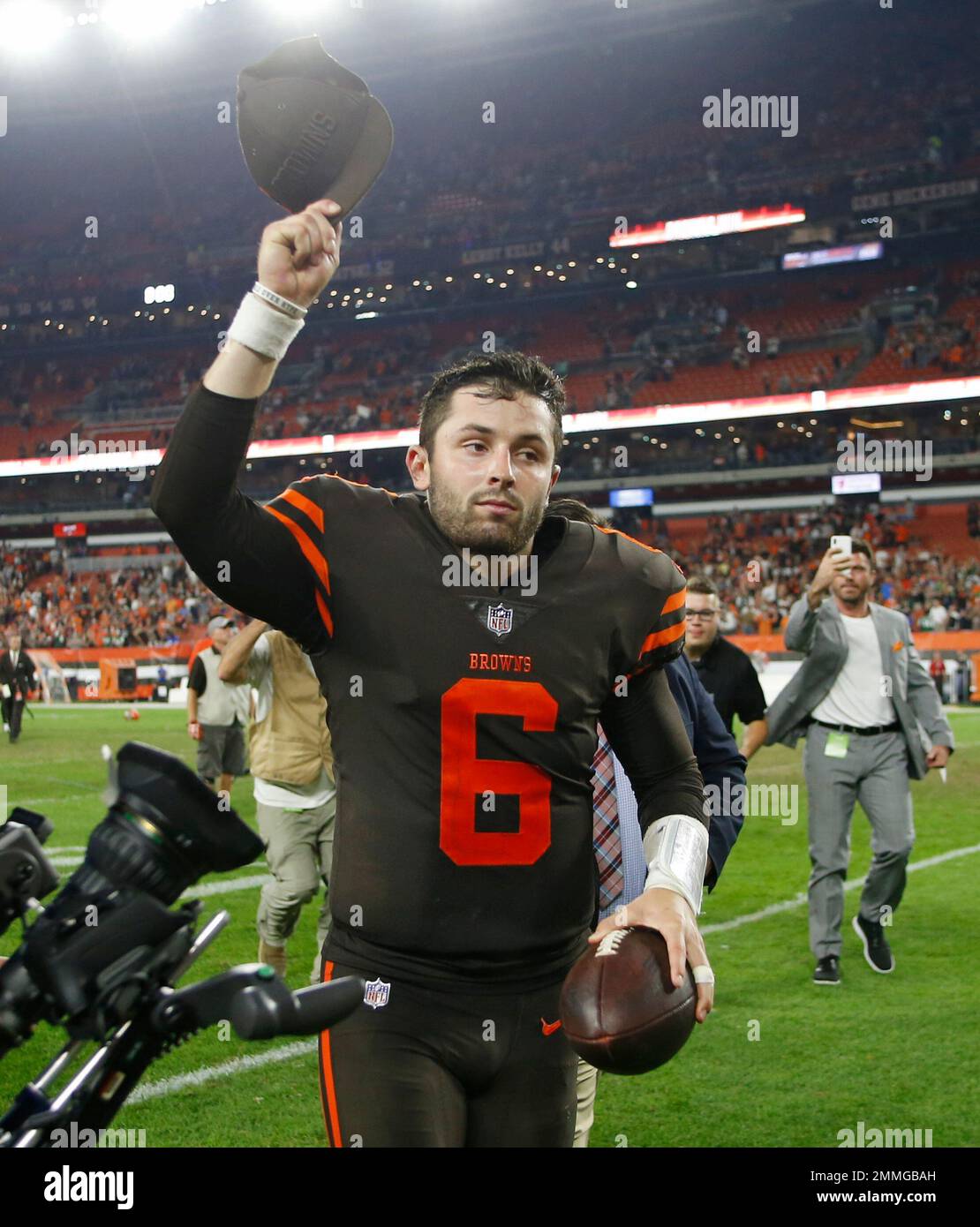 Cleveland Browns quarterback Baker Mayfield (6) throws during the second  half of an NFL football game against the New York Jets, Thursday, Sept. 20,  2018, in Cleveland. (AP Photo/Ron Schwane Stock Photo - Alamy