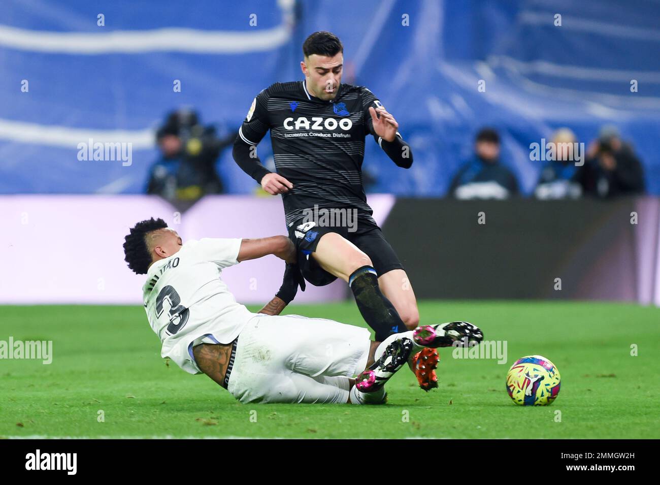 Madrid, Spain. 29th Jan, 2023. Eder Militao (L) of Real Madrid vies with Diego Rico of Real Sociedad during a Spanish La Liga football match between Real Madrid and Real Sociedad in Madrid, Spain, Jan. 29, 2023. Credit: Gustavo Valiente/Xinhua/Alamy Live News Stock Photo