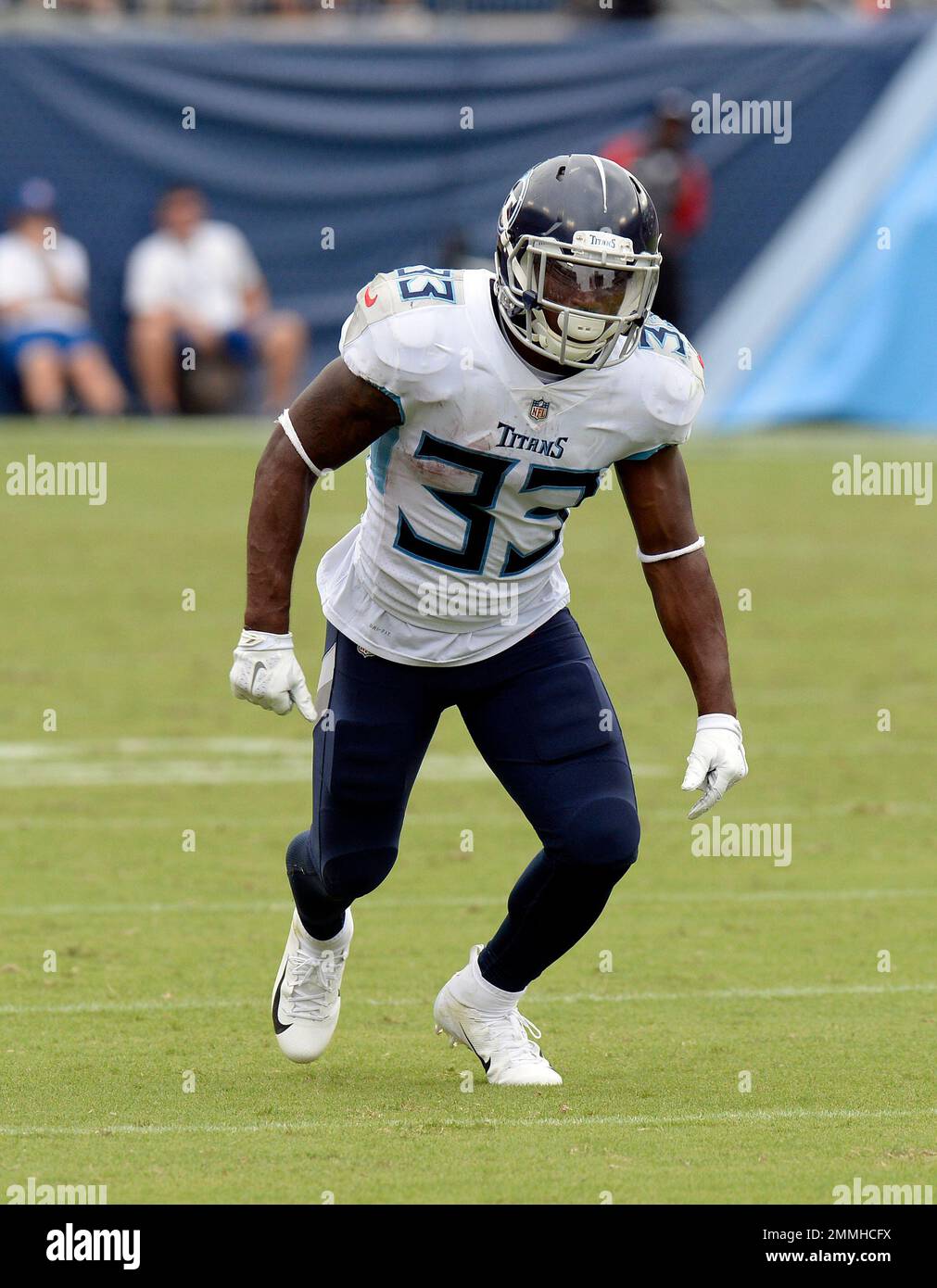 Tennessee Titans running back Dion Lewis (33) plays against the Houston ...
