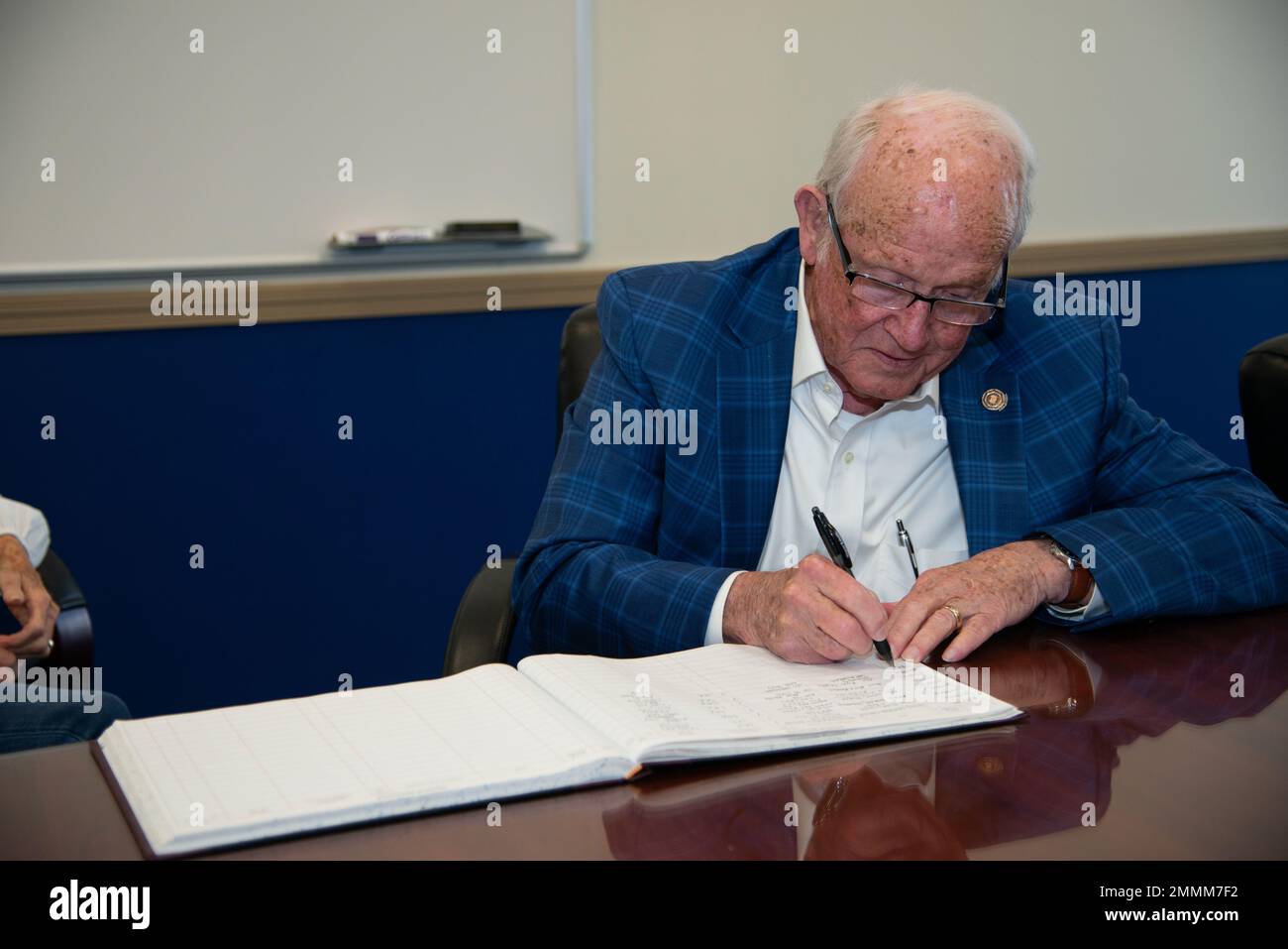 NEWPORT, R.I. (Sept. 20, 2022) Retired U.S. Navy Cmdr. George Easley, first director of the Senior Enlisted Academy (SEA), signs the SEA visitors log after his interview with Naval History and Heritage Command (NHHC) historians, Sept. 20, 2022. NHHC strives to preserve and present an accurate history by locating, collecting, and preserving documents, artifacts, photos, oral histories, and art that best represent the history of the U.S. Navy. Stock Photo