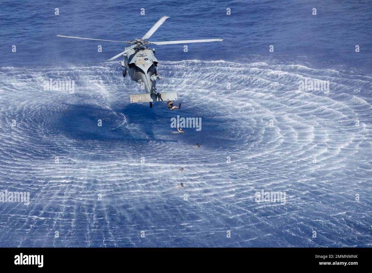 220922-N-XN177-1117 PHILIPPINE SEA (Sept. 22, 2022) – A naval air