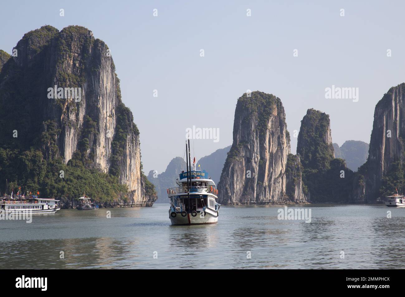 Ha Long Bay ( Halong bay ) View Over Landscape - boats float through the impressive landscape . Ha Long Bay , Vietnam Stock Photo