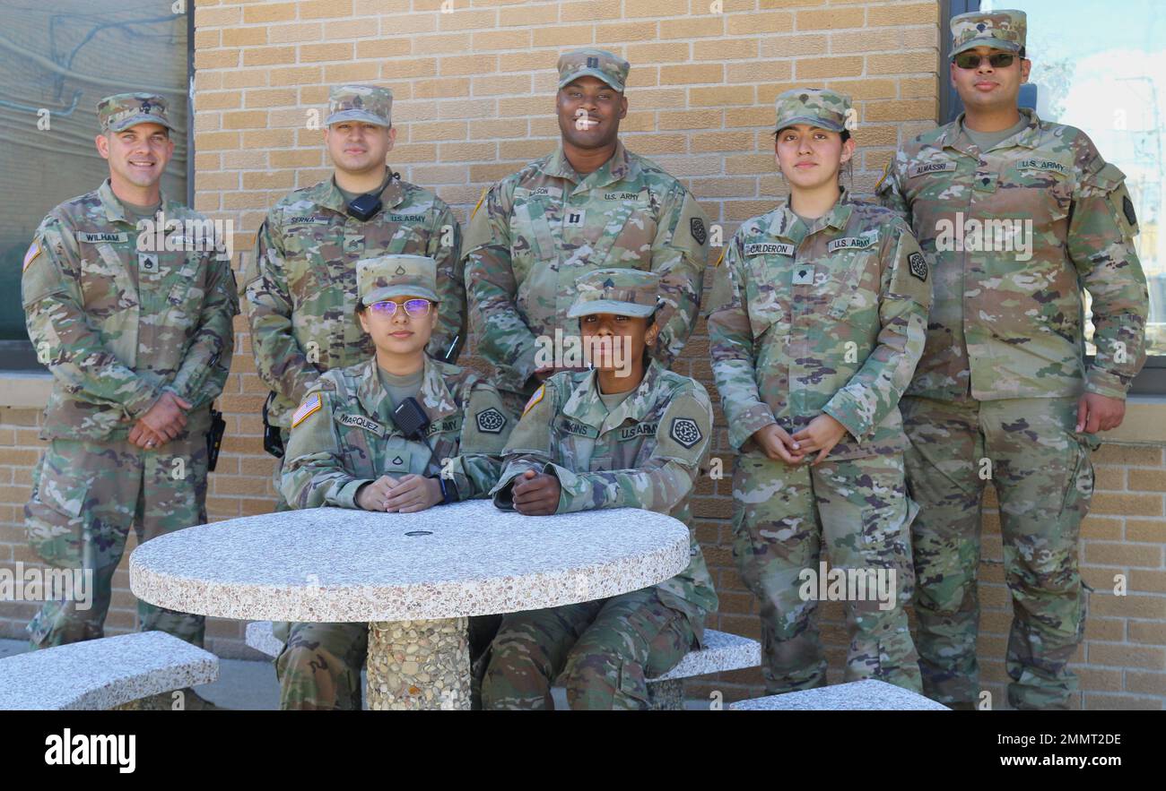 A team from the Illinois Army National Guard's North Riverside, Ill.-based 1970th Quartermaster Co. are shown with their commander, Capt. Mike Wilson (center), at a site housing asylum seekers in Chicago. Governor JB Pritzker issued an emergency disaster proclamation on Sept. 14 and activated approximately 75 members of the Illinois National Guard to ensure all state resources are available to support asylum seekers arriving nearly daily to Chicago from the State of Texas. The proclamation enables the Illinois Emergency Management Agency (IEMA) and other state agencies, in close coordination w Stock Photo