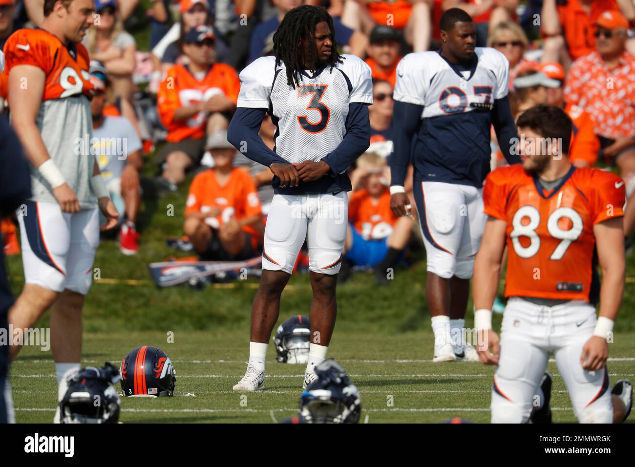 The Arizona Cardinals and the Denver Broncos line up during the first half  of an NFL preseason football game, Thursday, Aug. 29, 2019, in Denver. (AP  Photo/Jack Dempsey Stock Photo - Alamy