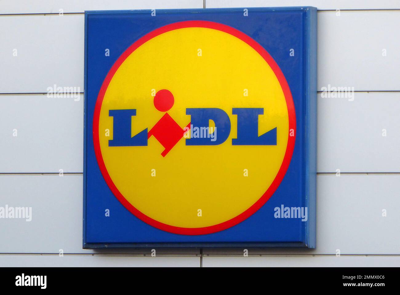 Uk Discounter Logos Lidl / Logo / Lebensmittel-Discounter Stock Photo - Alamy