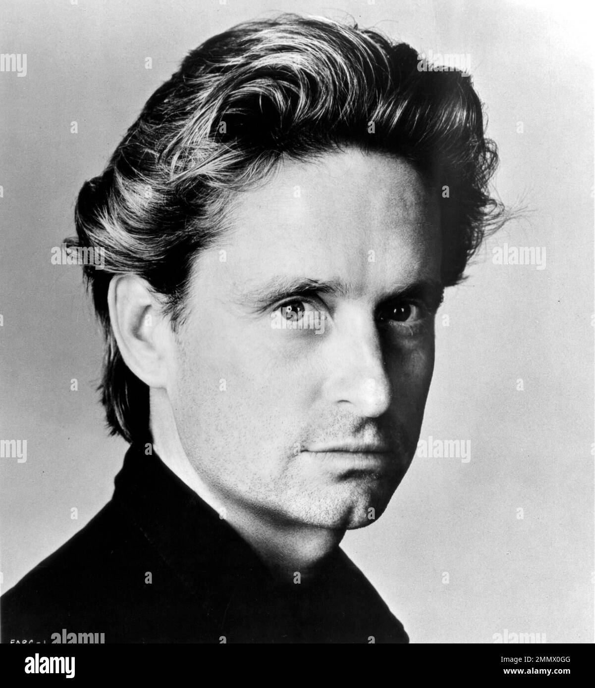 Adrian lyne michael douglas Black and White Stock Photos & Images - Alamy
