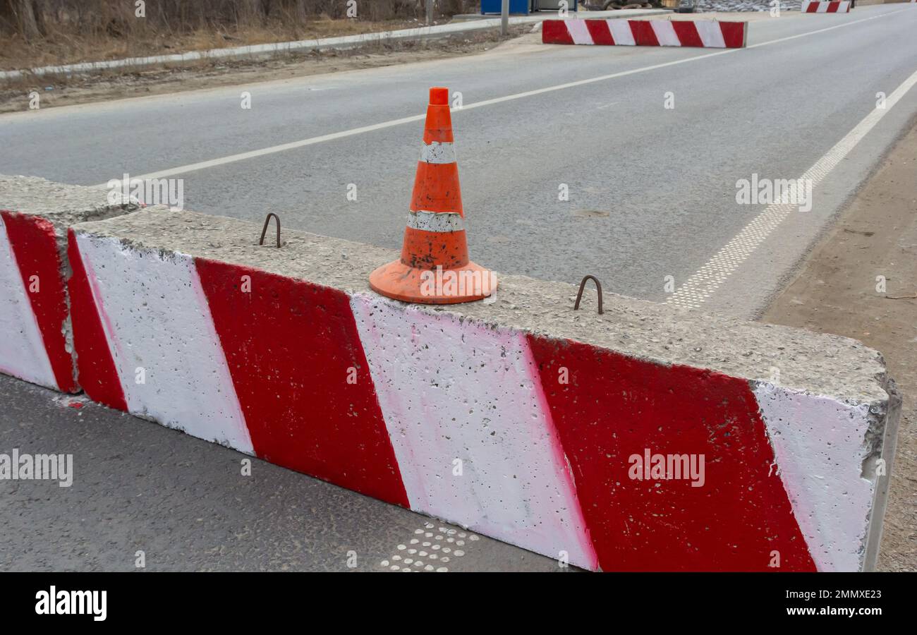 On the roads in Ukraine, the installation of checkpoints and