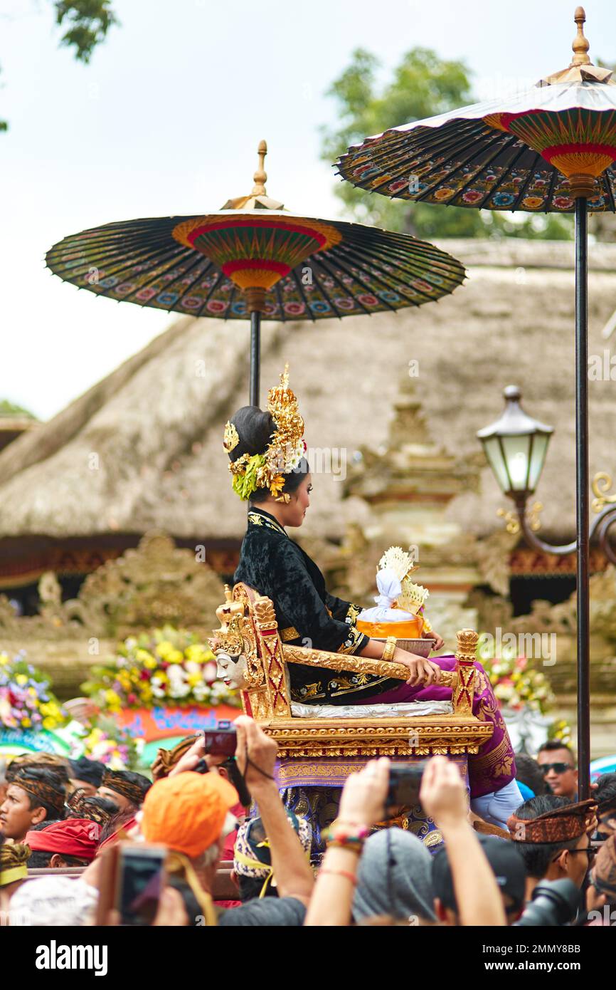 Rite of cremation of the royal family on the island of Bali. Topla people carry the throne with the members of the royal family. Bali, Indonesia - 03. Stock Photo