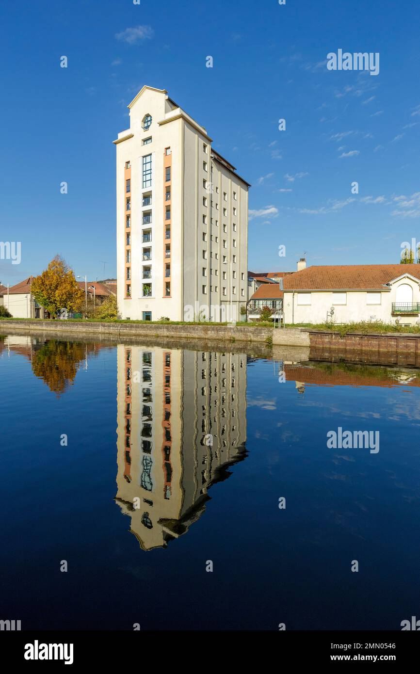 France, Meurthe et Moselle, Nancy, former Vilgrain (Grands Moulins Vilgrain) grain terminals built during the 1920's along the Meurthe canal converted into apartment buildings by architects Alain Cartignies and Marie Jose Canonica in 2011 located Rue Sebastien Leclerc Stock Photo