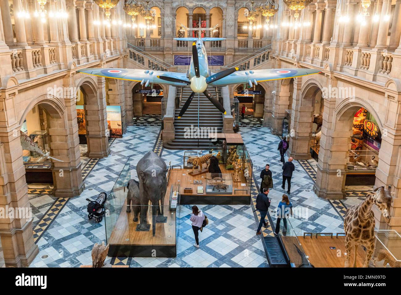 Royaume-Uni, Ecosse, Glasgow, Kelvingrove Art Gallery and Museum, Spitfire Mk21 LA198 Stock Photo