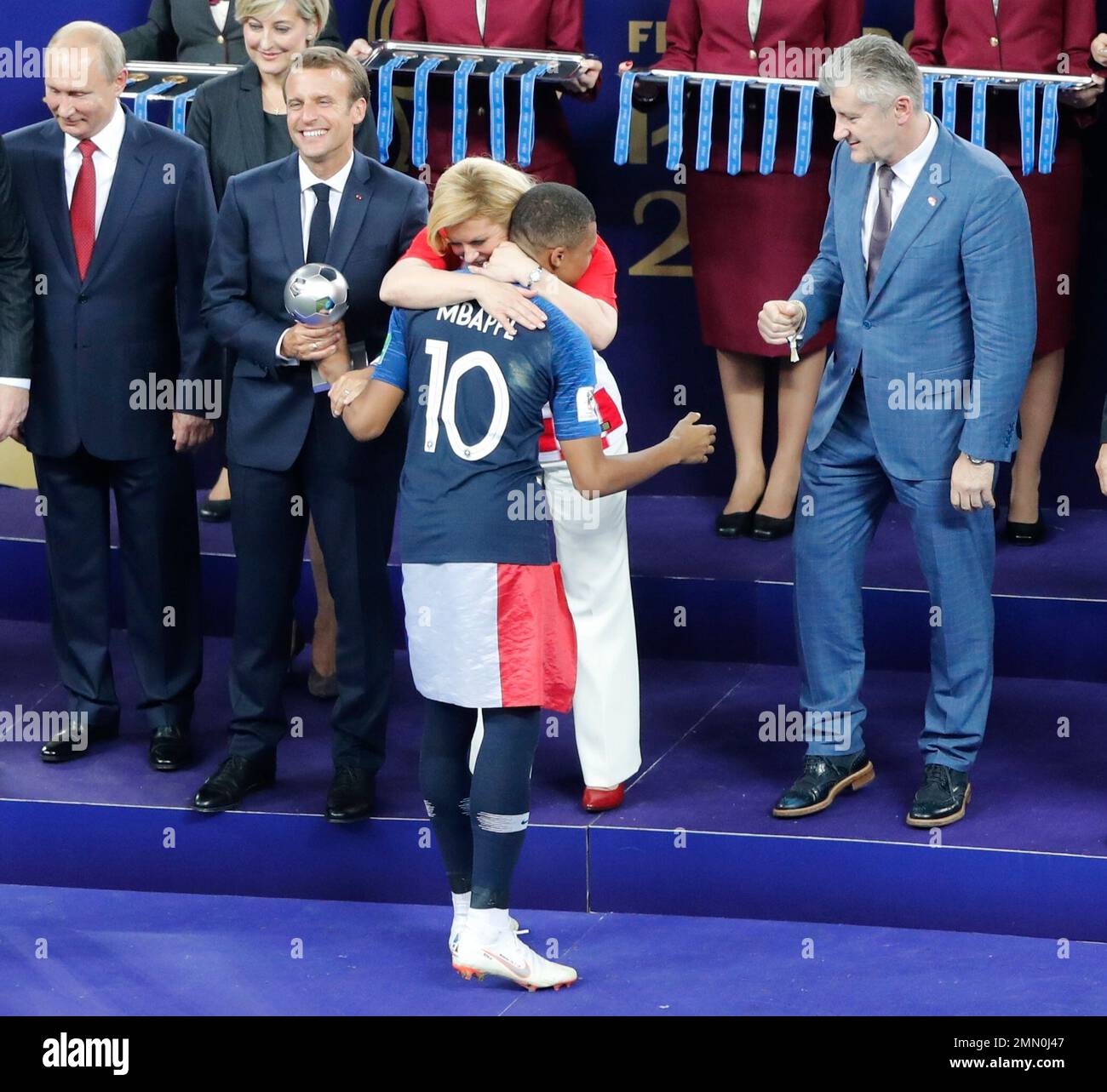 croatian-president-kolinda-grabar-kitarovic-embraces-france-s-kylian