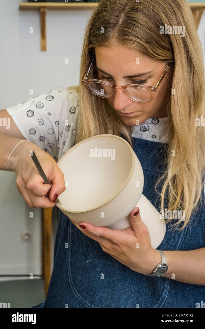 France, Alpes-Maritimes, Vallauris, ceramist Maureen Stengel-Guillot from the MSG Céramique workshop Stock Photo