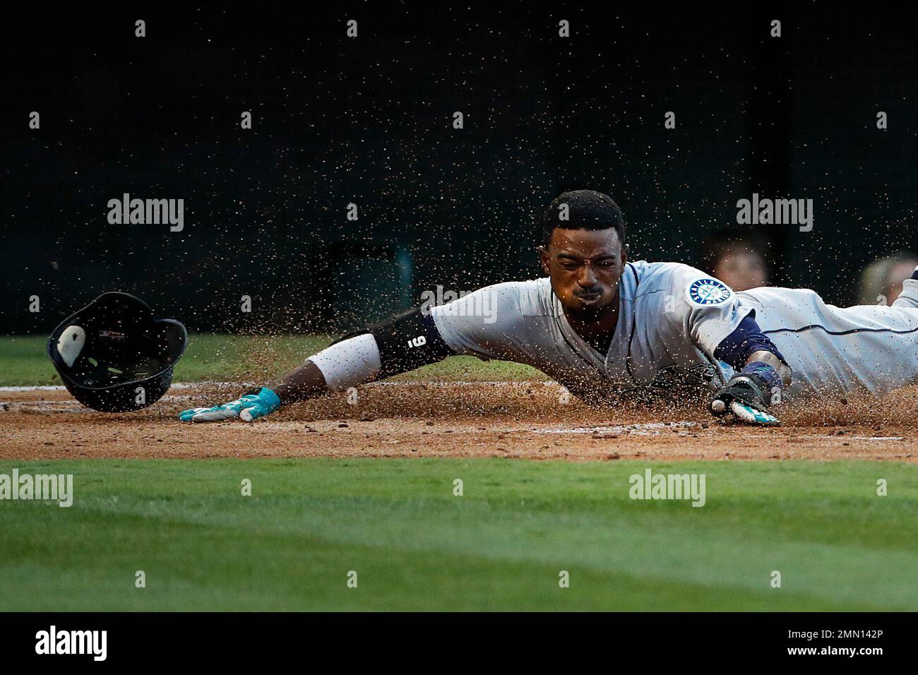 Mariners not fretting about throwing errors from Dee Gordon in