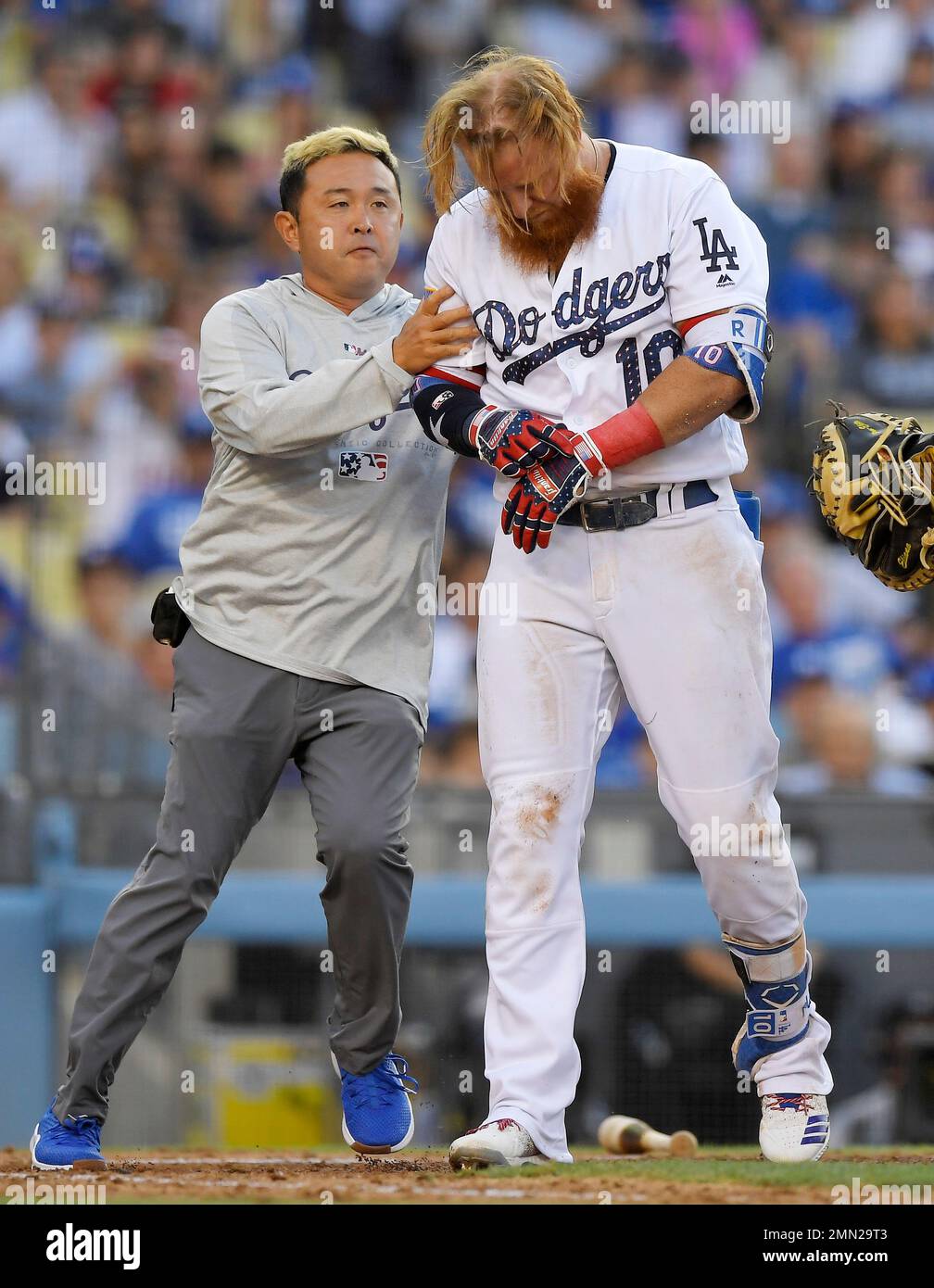 Justin Turner exits game after being hit by pitch