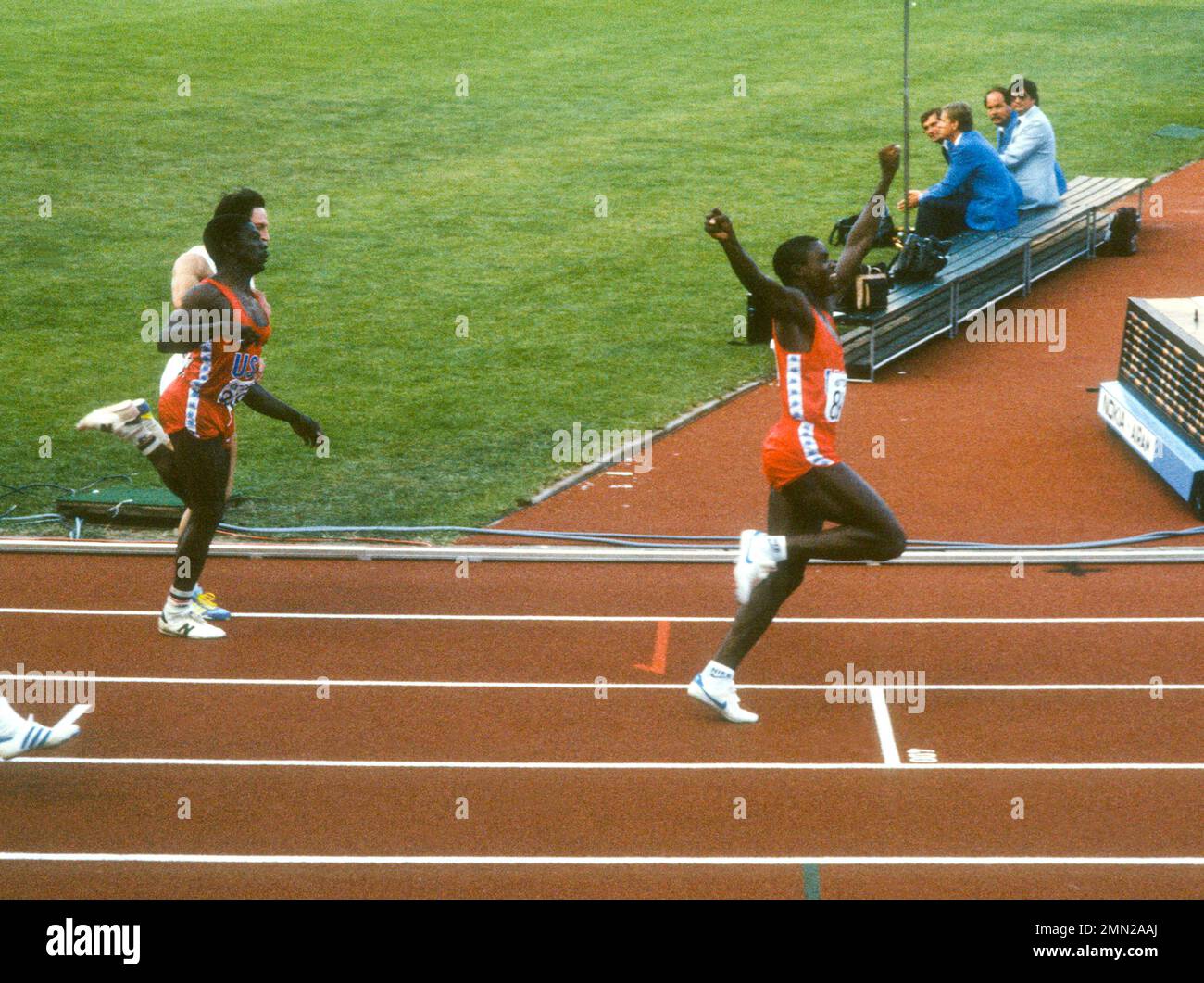 WORLD CHAMPIONSHIP HELSINKI 1983 CARL LEWIS USA win 100m  before Calvin Smith Stock Photo