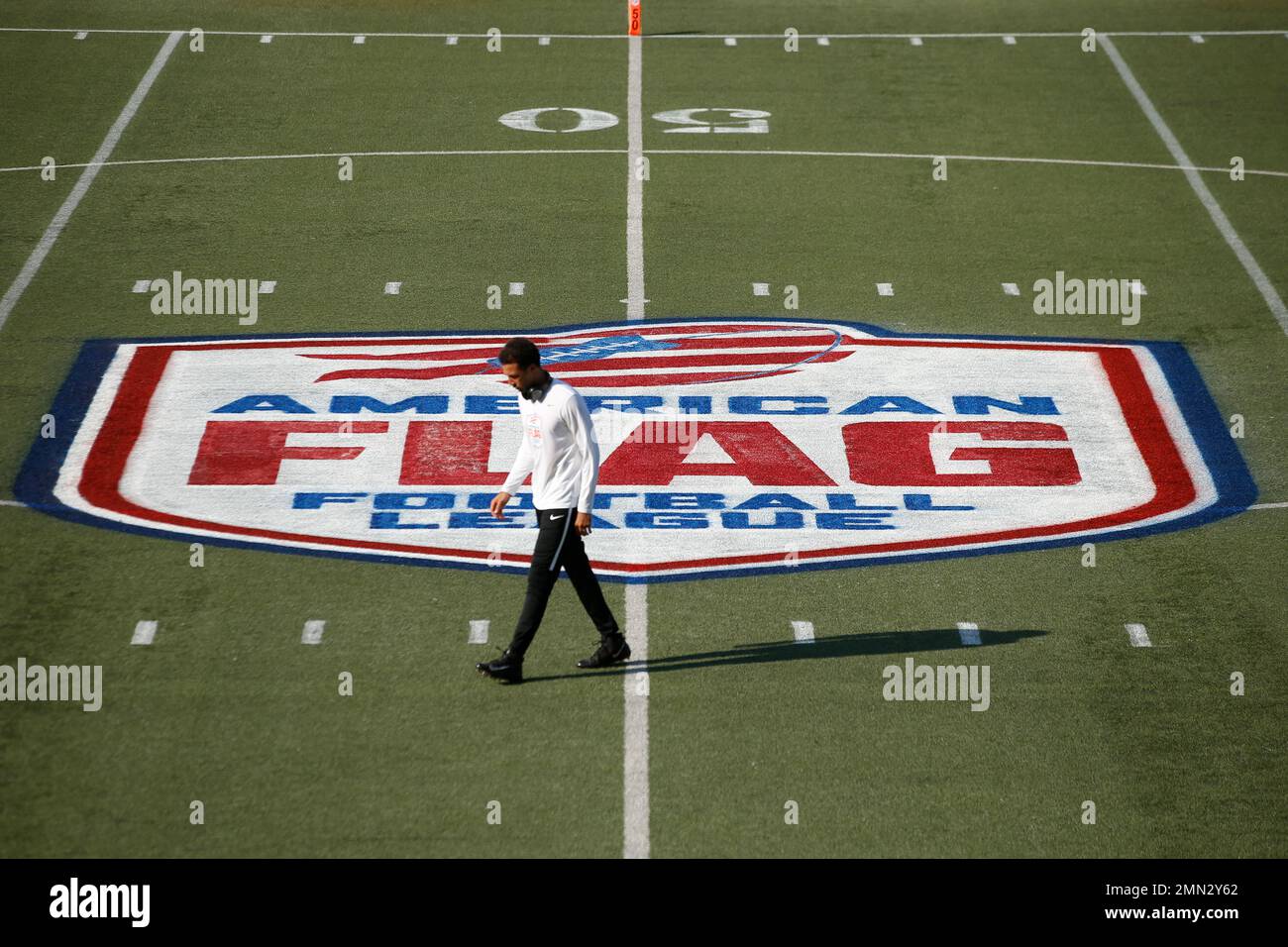 Players warm up before the start of the quarterfinals of the American ...